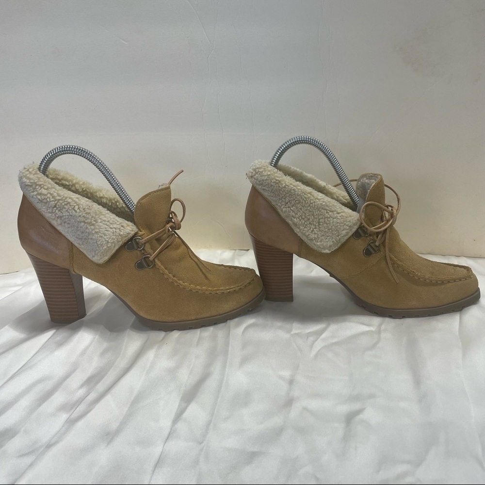 Heeled boot leather upper